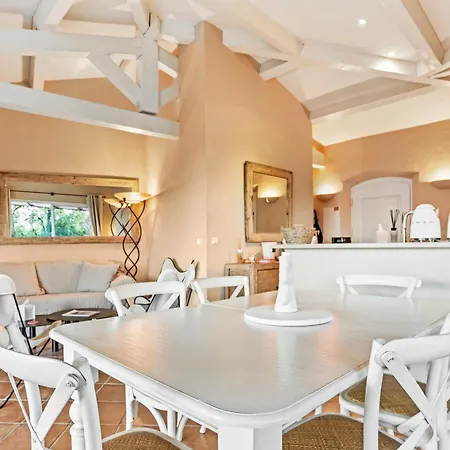 Holiday home Le Tropezien - Vue A 180, 3 Chambres, Jardin & Piscine *